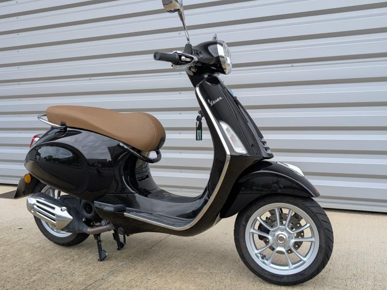 VESPA PRIMAVERA 50 comme neuf